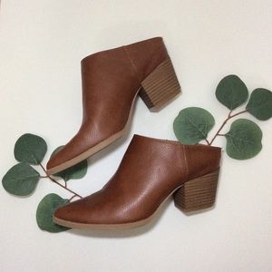 Universal Thread Clogs booties